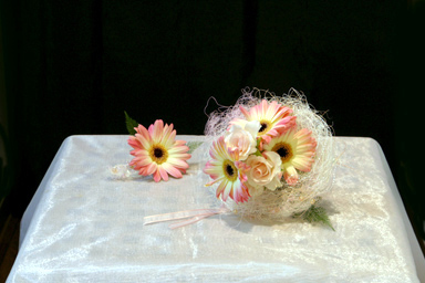 Gerbera and rose bouquet and buttonhole ガーベラのウエディングブーケ