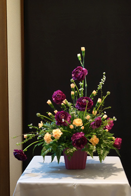 Floral design course - asymmetrical arrangement