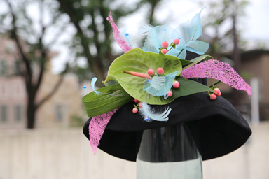 帽子を飾る花　フラワーデザイン