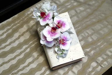 ウエディング　誓いの花飾り　祈祷書につけるコサージュ　Prayer Book corsage